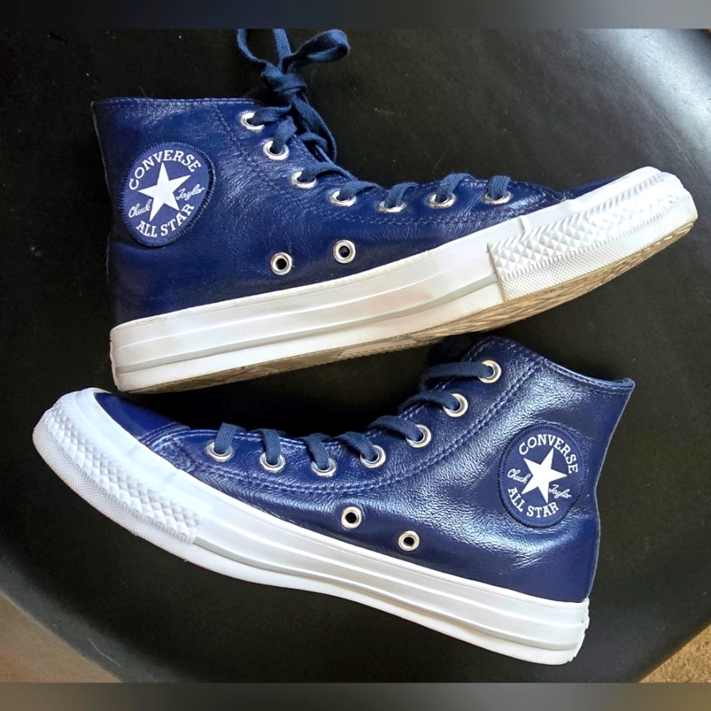 Womens Navy Leather CONVERSE HIGHTOPS Sz 7 Preowned EUC